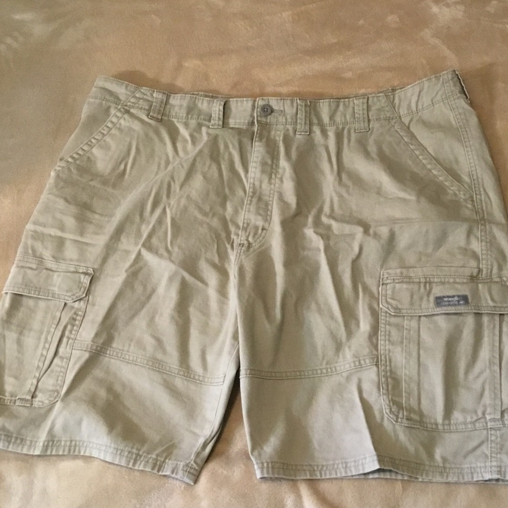 Wrangler Men's Cargo Shorts in Light Tan